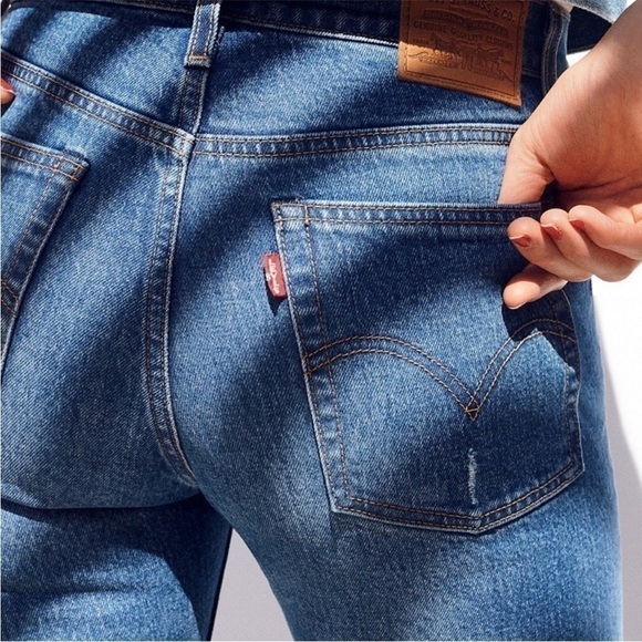 Levi's Denim - Levi's Wedgie fit Button Fly denim jeans. Size 26